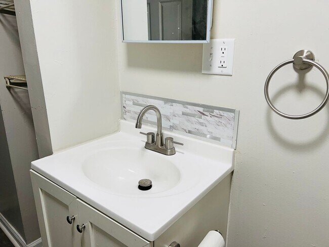 Photo - Gorgeous Renovated 3 Bedroom House!