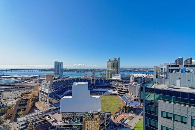 Building Photo - 321 Tenth Ave Unit 2204