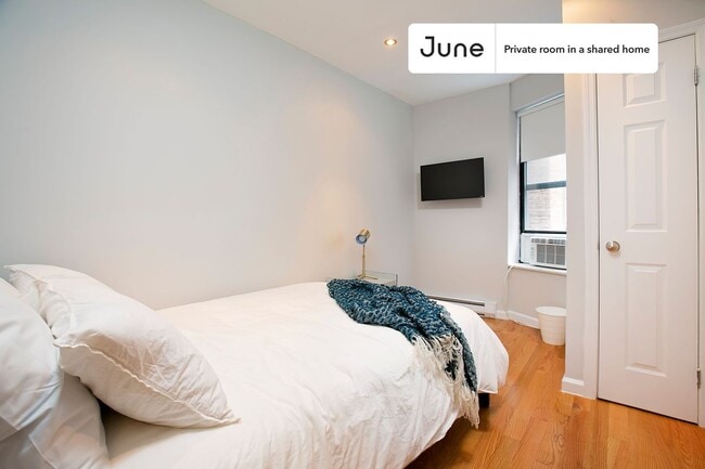 Private bedroom in 3 bed/1 bath Home - Private bedroom in 3 bed/1 bath Home Unit A