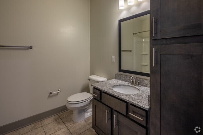 2BR, 2BA - L2 - 1,057SF - Bathroom