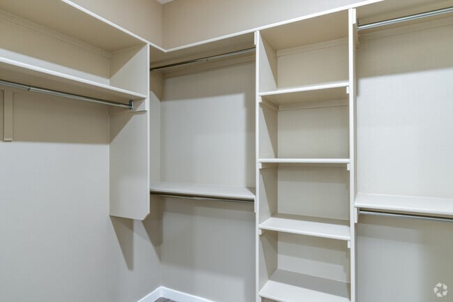 3BR, 2BA - 1,368SF - Closet