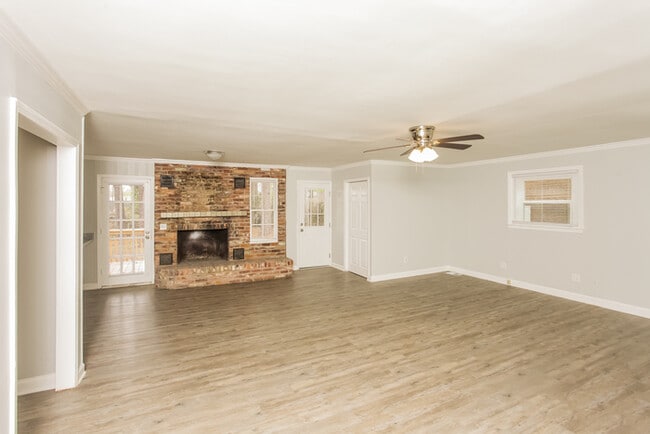 Photo - 448 Pitney Rd