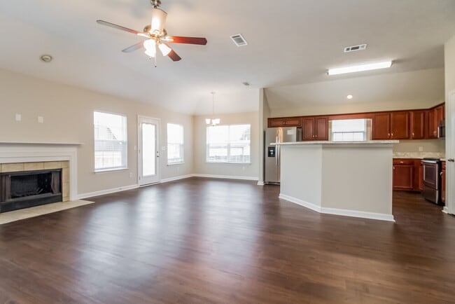 Photo - 1413 Micheles Way