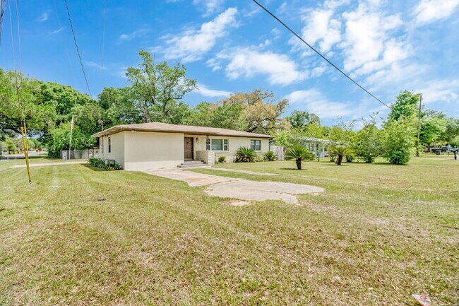 Photo - Charming 4 Bedroom Pensacola Rental in a Convenient Location!