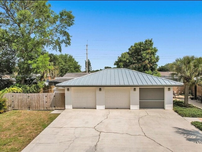 Photo - 5612 Harding St