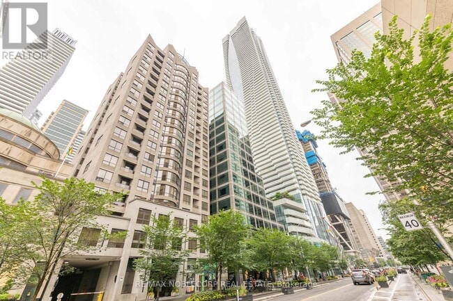 Photo - 55 Bloor St E Unit 609