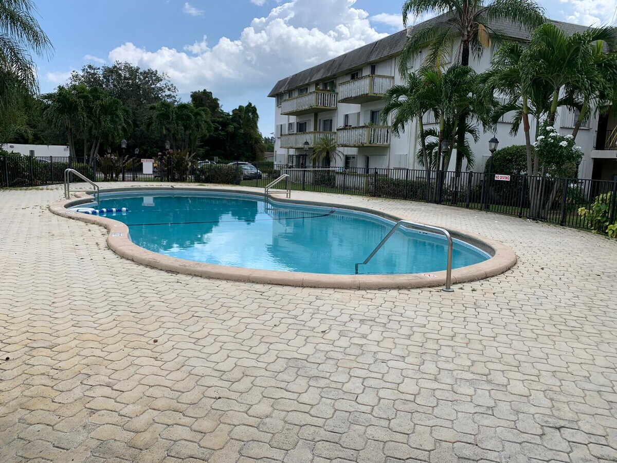 Photo - 15225 NE 6th Ave