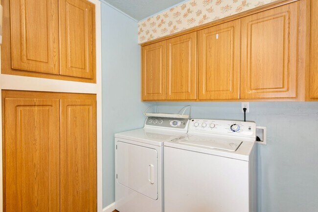 Photo - AVAILABLE FOR RENT – Beautiful 4BD / 3BA Home in Tacoma!