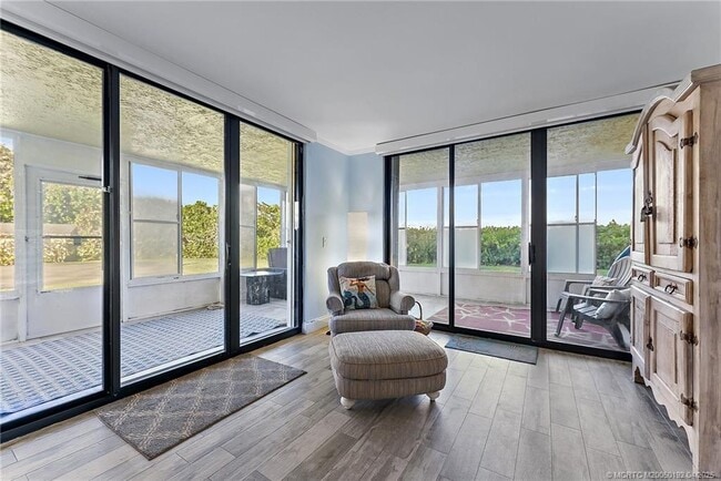 Building Photo - 7370 S Ocean Dr Unit 111 Rental