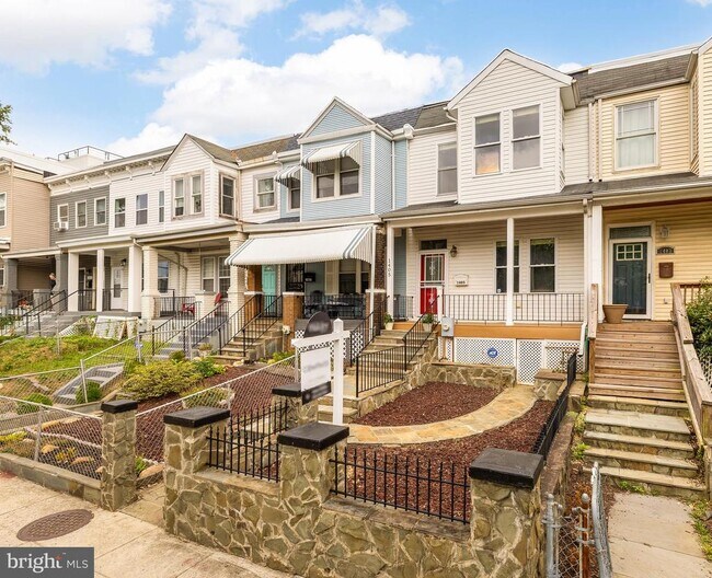 Building Photo - 1405 Montello Ave NE Rental