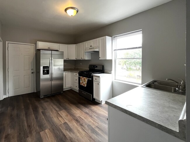 Photo - 1801 N Lotus Ave