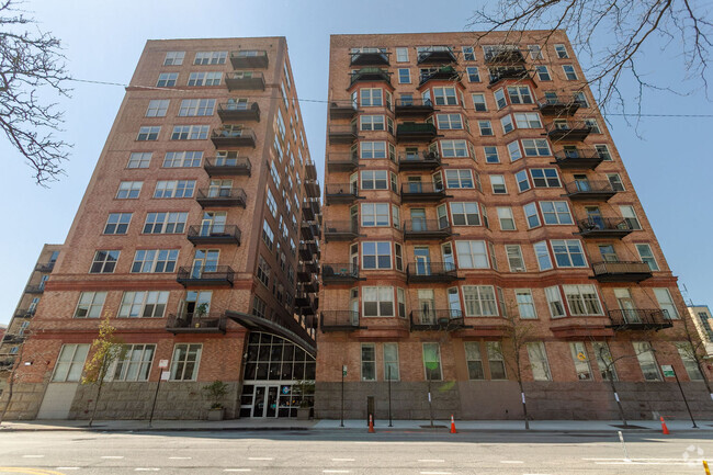 Building Photo - 500 S Clinton St Rental
