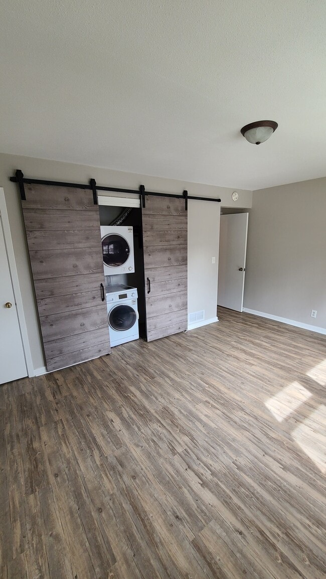 Building Photo - 170 Page St W Unit B