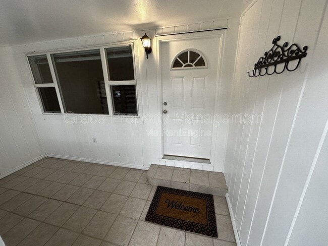 Photo - 1685 Yukon St