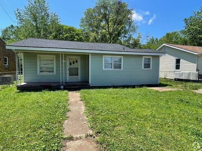 Building Photo - 2 Bedroom 1 Bathroom Home Available Now!