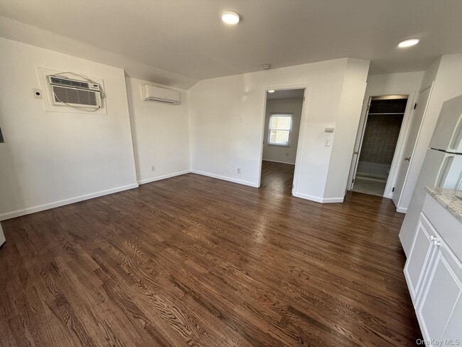 Photo - 355 Bayville Ave