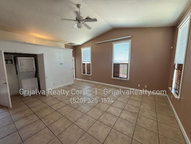 Photo - 1060 E Miles St Unidad 02