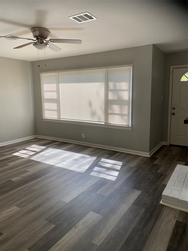 Photo - 13701 Longview St