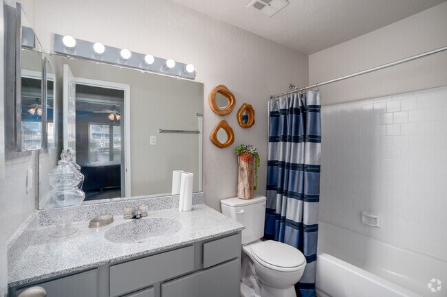 1BR, 1BA - 578SF - Bathroom