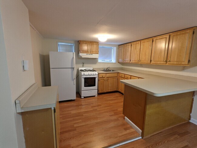 Building Photo - 23 Brighton Ave Unit B