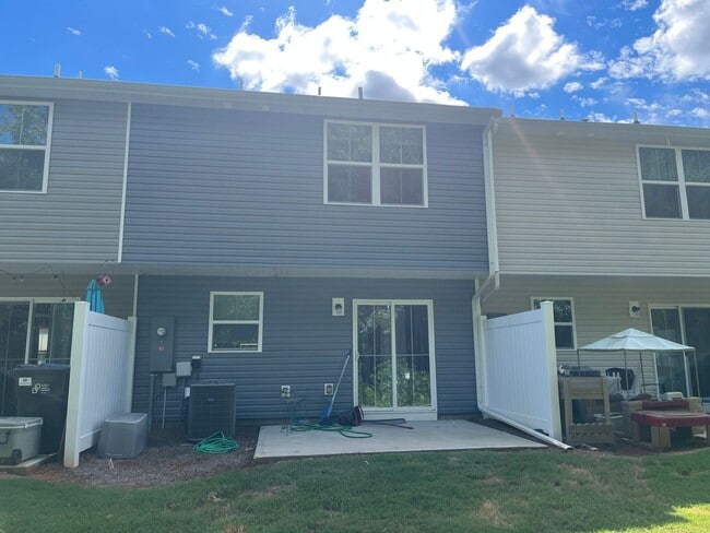 Photo - 3BR/2.5BA Townhouse in Hampton Townes