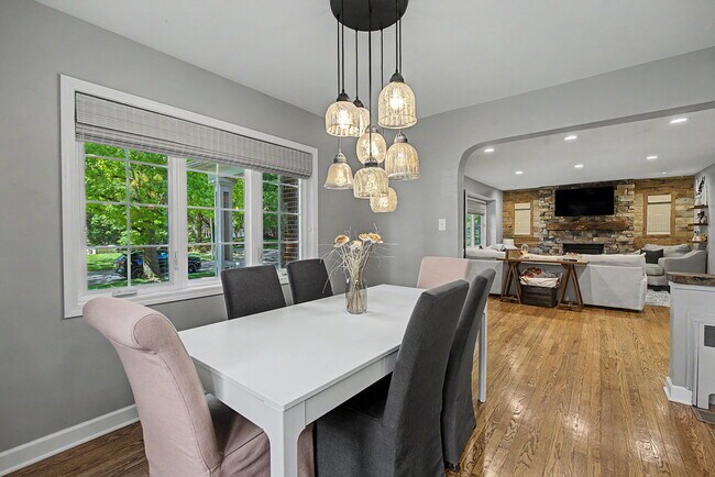 Photo - 333 E Thruston Blvd