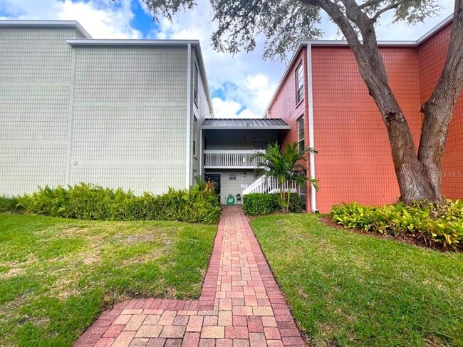 Building Photo - 2424 W Tampa Bay Blvd Unit A204