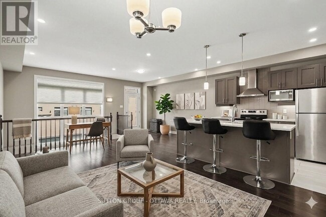 Photo - 329 Lysander Pl
