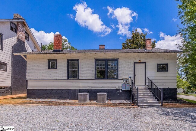 Photo - 536 Peronneau St