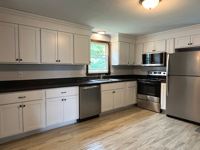 Photo - 485 Corey St