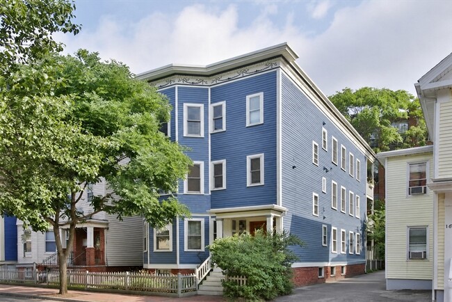 Building Photo - 187 Harvard St Unit 3
