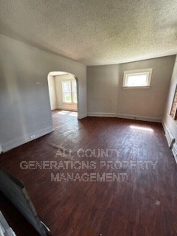 Photo - 1011 E 140th St