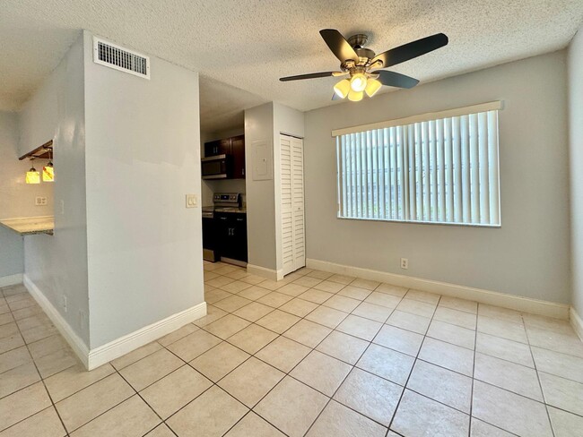 Photo - 334 SW 86th Ave Unidad 108
