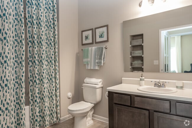 2BR, 2BA - 1,213SF Classic - Bathroom
