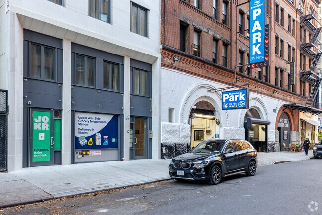 Photo - 207 W 75th St