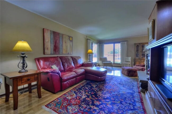 Photo - 415 12th Ave E Unit Main Level Private Room 1