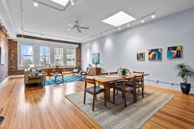 Photo - 323 W Main St