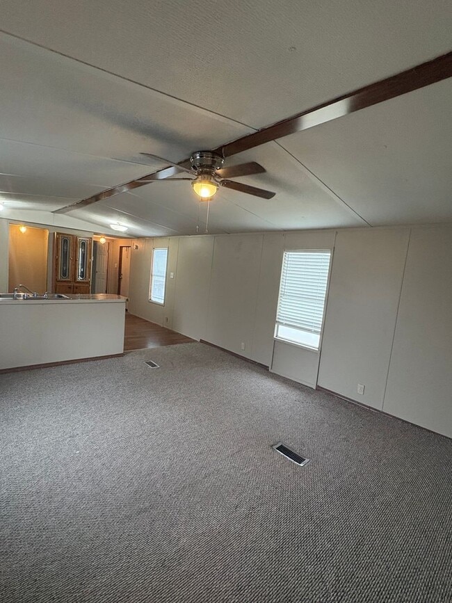 Photo - 3 Bed 2 Bath Mobile Home in Yorktowne!