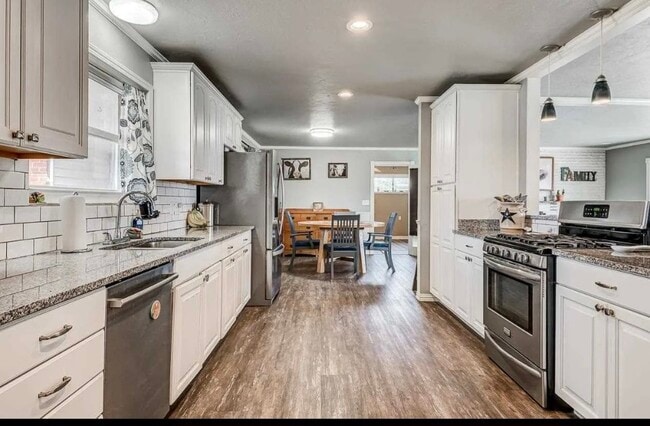 Photo - 1001 N Skyline St