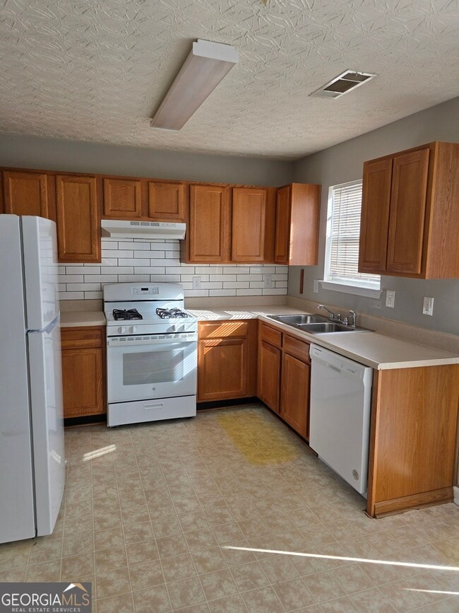 Photo - 387 Spring Walk Trce