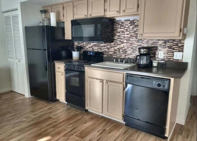 490 Abby Ln Unit 3