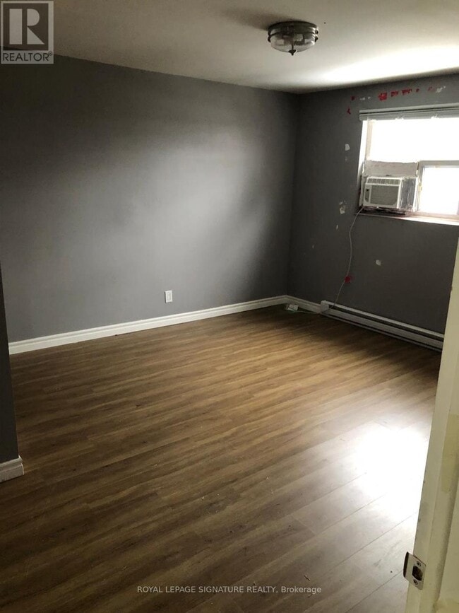 Photo - 608 Gerrard St E