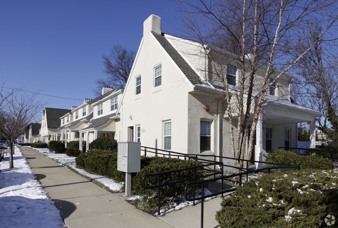 Photo - Overlook Colony Apartments