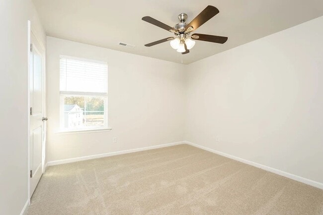 Photo - 504 Jack Pine St