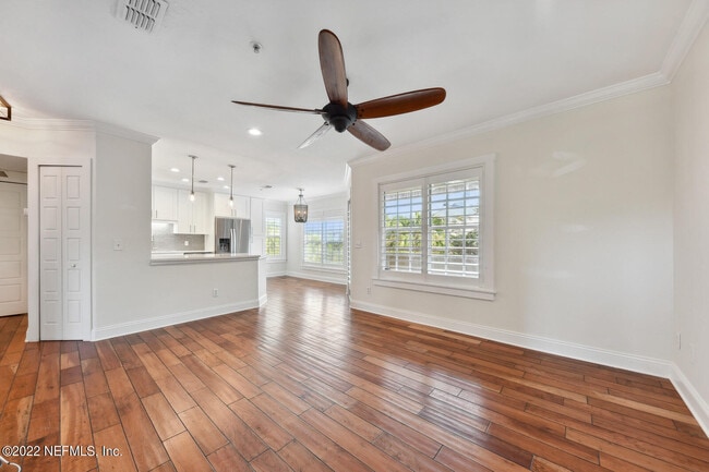 Photo - 1701 The Greens Way