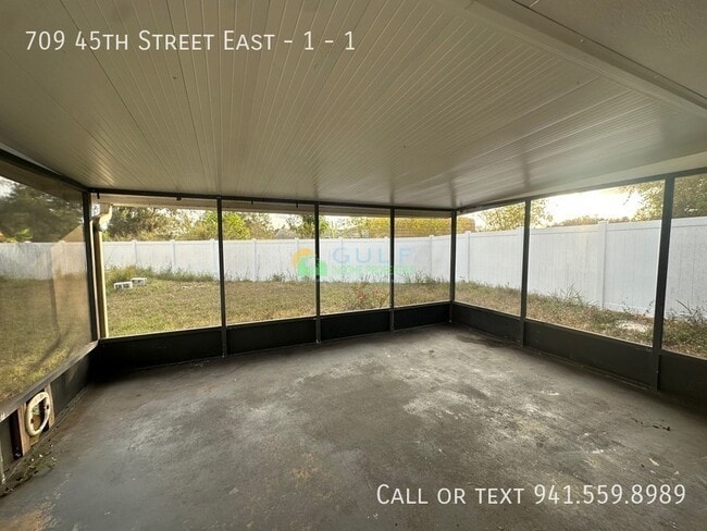 Photo - 709 45th St E