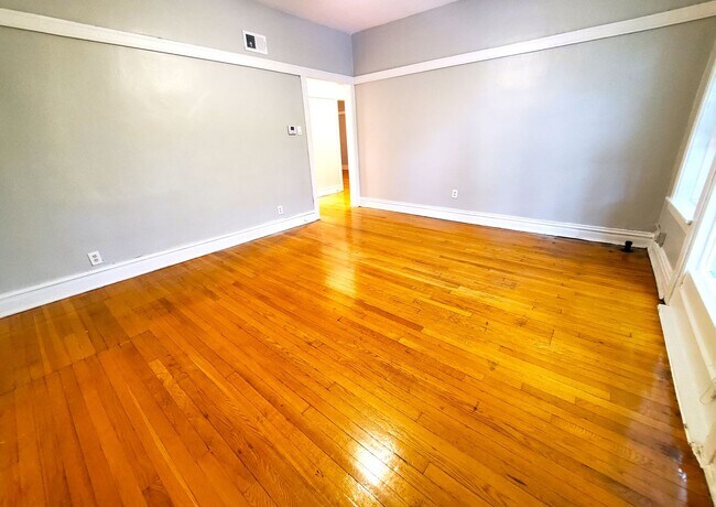 Photo - 2066 W Hutchinson St Unit 3