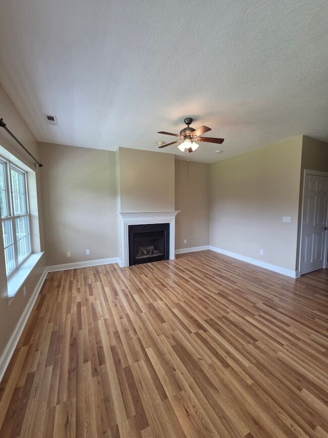 Photo - 1174 Buchanan Loop
