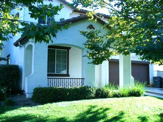 Building Photo - Large and Comfy and Ready For You