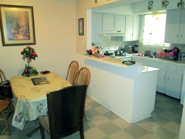 Photo - East Villa Apartments